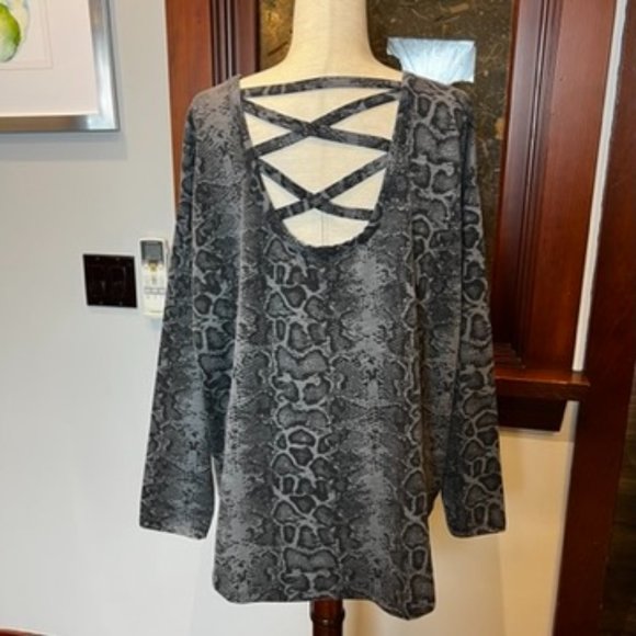 MIA Sport grey snakeskin print top SIze 2X EUC - Picture 4 of 7